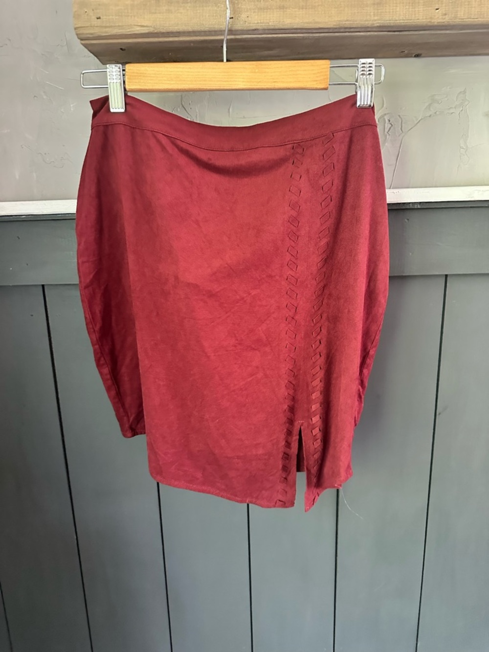Material Girl Sexy Maroon Red‎ Faux-Suede Side-Slit Faux Braid Mini Skirt sz L
